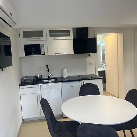 Na Uni Sarac アパート