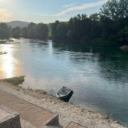 Na Uni Sarac *