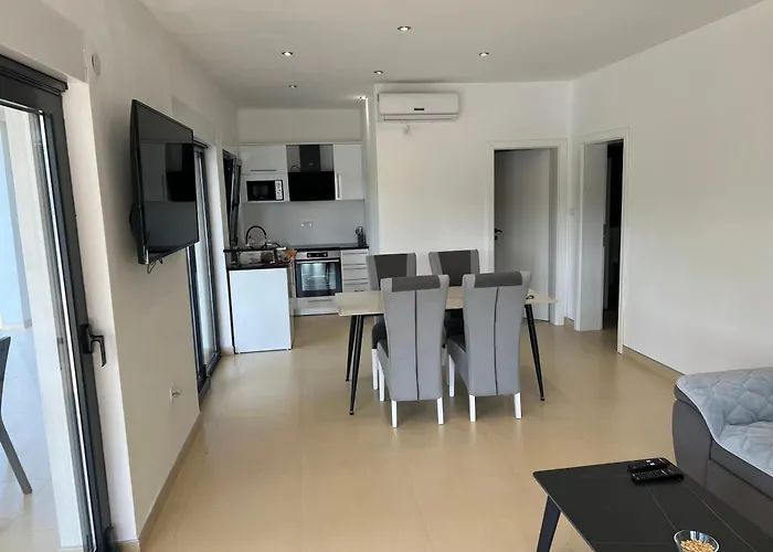 شقة Na Uni Sarac Otave