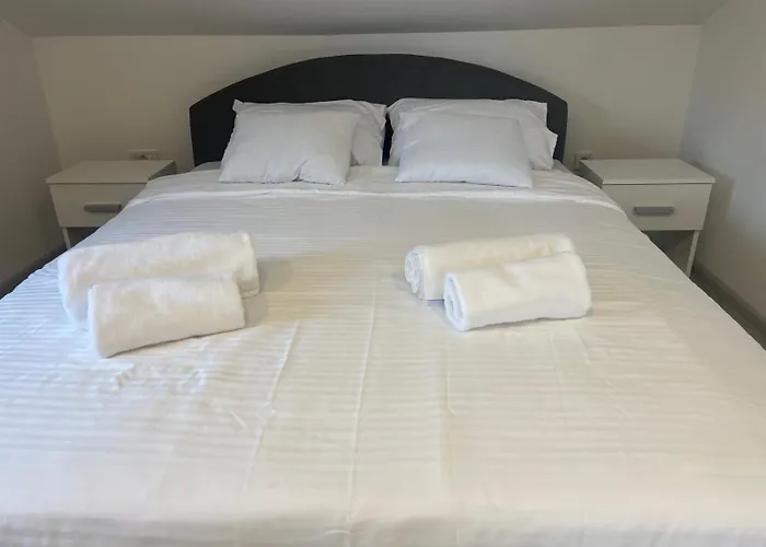 Na Uni Sarac شقة Otave