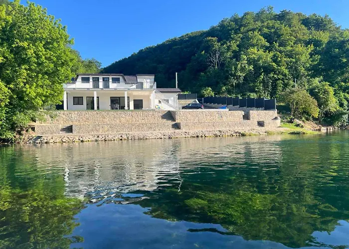 شقة Na Uni Sarac Otave